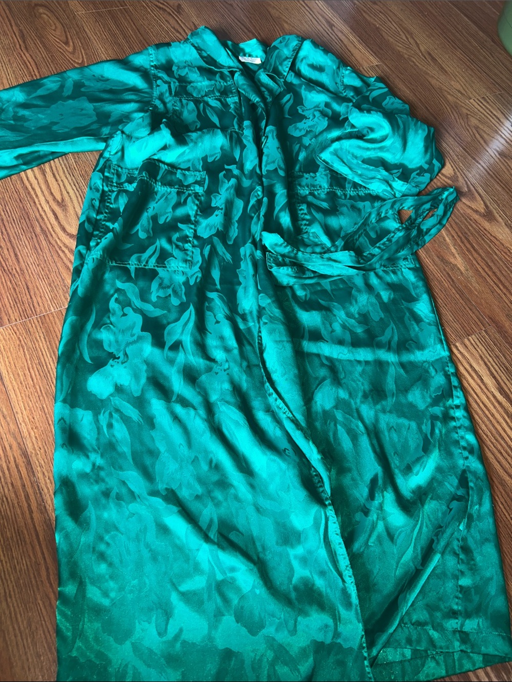 Vintage 98 Victorias Secret Emerald Green Satin Robe with Subtle Floral Pattern
